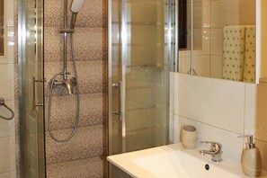 Apartment | Bathroom - Apartment in Kozino Near Pebble Beach (Zadar)