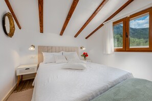 Villa | 3 bedrooms, individually furnished, iron/ironing board - Villa in Makarska With Infinity Pool & Views (Makarska)