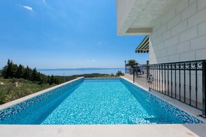 Villa | Pool | Indoor pool, outdoor pool - Villa in Makarska With Infinity Pool & Views (Makarska)