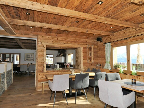 House | Dining - Unique Alpine Pasture in the Zillertal Mountains (Zellberg)