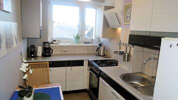 Apartment | Private kitchen | Electric kettle, toaster