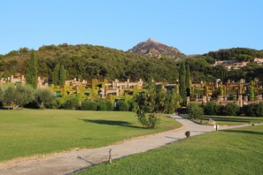 A residential area with houses on a hillside, a clear sky, and a grassy field. - Apartment in Bagnaia Near Gulf of Portoferraio (Rio)