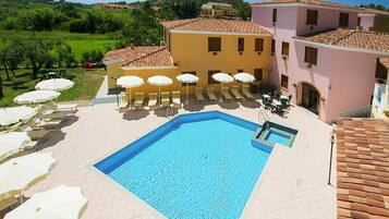 Apartment | Pool | Outdoor pool