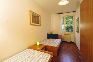 Căn hộ | 2 phòng ngủ, trang bị nội thất với thiết kế riêng biệt