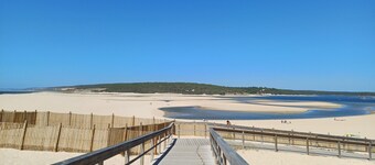 Luxuosa Casa de Praia a 40 Minutos de Lisboa