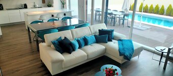 Luxuosa Casa de Praia a 40 Minutos de Lisboa