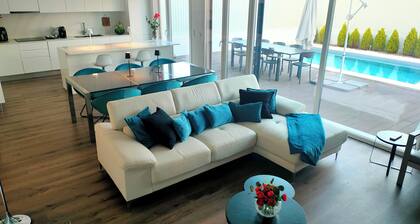 Luxuosa Casa de Praia a 40 Minutos de Lisboa