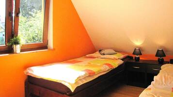 House | 3 bedrooms, individually furnished, bed sheets