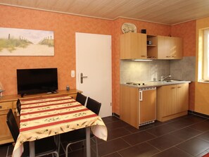 House | Private kitchen | Electric kettle, toaster, high chair