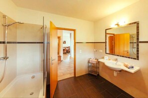 Apartment | Bathroom