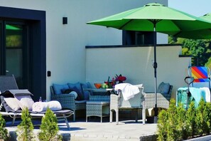 House | Dining - Spacious Holiday Home With a Terrace, Mielenko (Mielno)