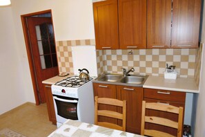House | Private kitchen | Oven - Holiday Home Kolczewo Near Baltic Sea Beach (gmina Wolin)