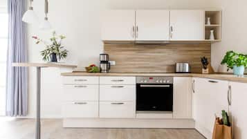 Talo | Yksityinen keittiö | Vedenkeitin, leivänpaahdin, syöttötuoli