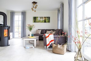 House | Living area - Luxushaus am Bodden mit Sauna (Fuhlendorf)