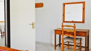 1 bedroom, individually furnished - Apartment in Foura With a Balcony or Terrace (Kassandra)