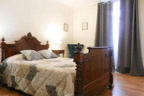 Casa | 3 dormitorios, mobiliario individual, ropa de cama