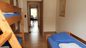 House | 3 bedrooms, individually furnished