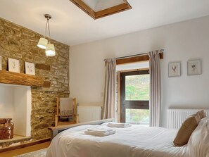 4 bedrooms, free WiFi, bed sheets