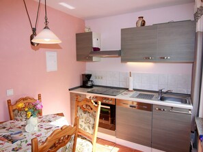 Bungalow | Cuisine privée | Bouilloire électrique, grille-pain