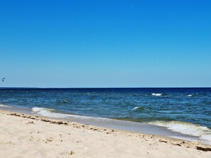 A beach with clear skies and calm waters. - Ferienhaus, Zinnowitz (Zinnowitz)