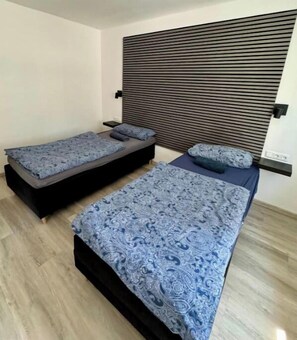 2 slaapkamers, een strijkplank/strijkijzer, wifi, beddengoed