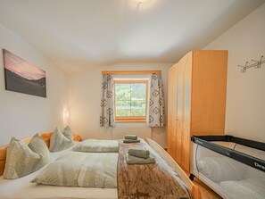 Apartment | 3 bedrooms, individually furnished, bed sheets