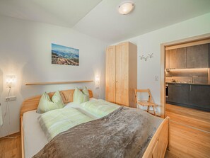 Apartment | 3 bedrooms, individually furnished, bed sheets