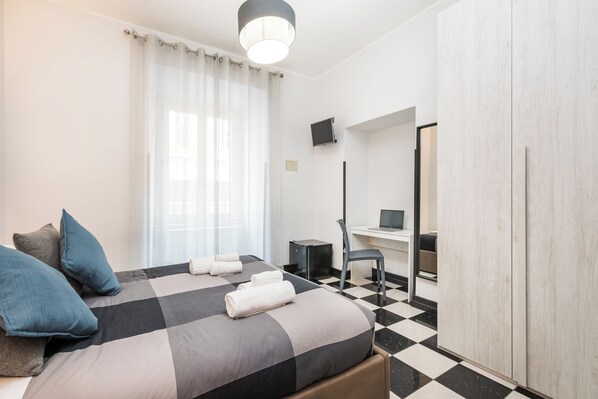 Comfort Double Room | In-room safe, blackout drapes, iron/ironing board, free WiFi - Cardinal Vatican INN (Rome)
