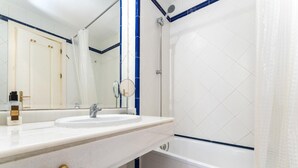 Bathroom - Holiday Home Near Marbella Near Watersports (Marbella)