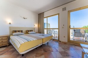 House | 1 bedroom, individually furnished
