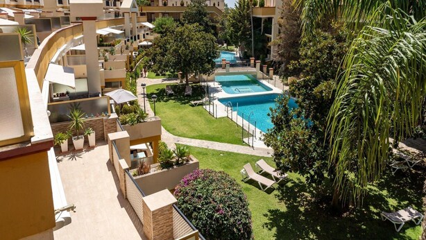 Pool - Holiday Home Near Marbella Near Watersports (Marbella)