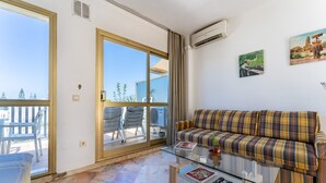 Living room - Holiday Home Near Marbella Near Watersports (Marbella)