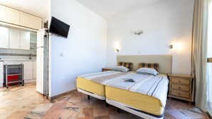 Room - Holiday Home Near Marbella Near Watersports (Marbella)