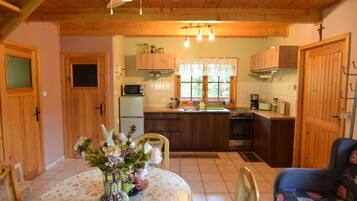 House | Private kitchen | Microwave, electric kettle, high chair