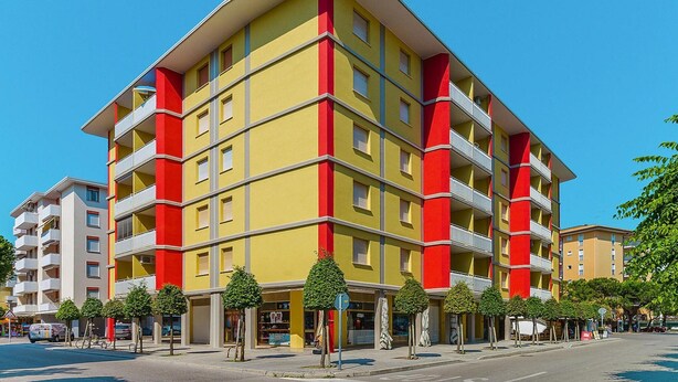 A multi-story building with balconies and a yellow facade. - Apartment in Bibione With Balcony (San Michele al Tagliamento)