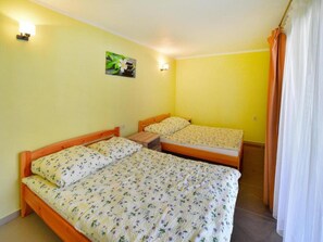 House | 1 bedroom, individually furnished, bed sheets - Spacious Holiday Home With Private Garden (Mielno)