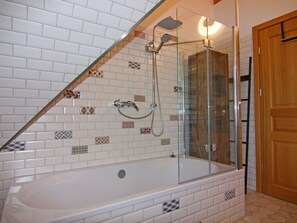 Apartment | Badezimmer | Handtücher