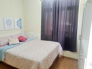 2 bedrooms, WiFi, bed sheets