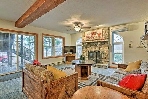 Remodeled ! Lakeside 9BR Pocono Area Villa and private beach volley ball court