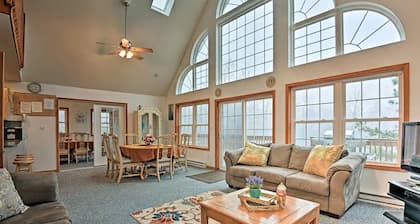Remodeled ! Lakeside 9BR Pocono Area Villa and private beach volley ball court