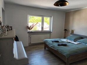 4 bedrooms, free WiFi, bed sheets