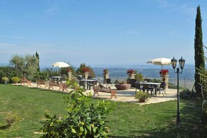 Apartment | Garden - Estate in Monte Serra With Pool & Olive Trees (Buti)