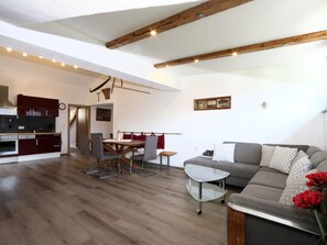 Apartment | Dining