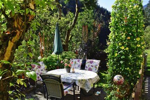 Garden - Apartment in Huttau Near Ski Amade Slopes (Huettau)