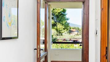 House | 3 bedrooms, individually furnished