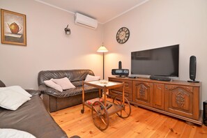 House | Living room | Fireplace - Holiday Home in Jaroslawiec Near the Beach (Postomino)