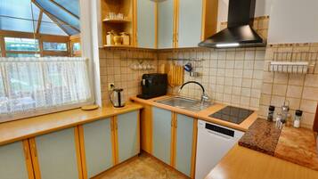 Nhà | Bếp riêng | Ấm điện, lò nướng bánh mì