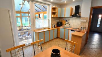 Nhà | Bếp riêng | Ấm điện, lò nướng bánh mì