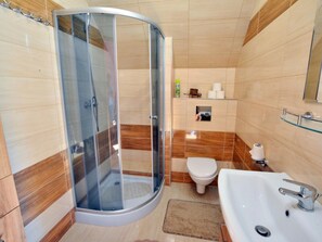 House | Bathroom - Holiday Home in Jaroslawiec Near the Beach (Postomino)