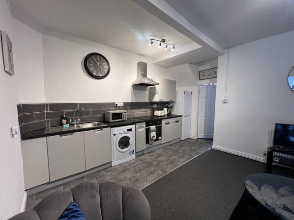 Ferienhaus | Eigene Küche | Kühlschrank, Mikrowelle, Ofen, Herdplatte